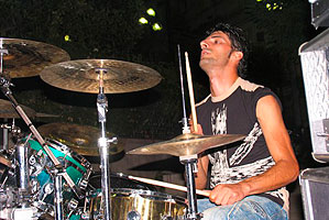 Reject Pinion Profession Corriere di Gela | Francesco d'Aleo, batterista di talento, da bambino con  i fustini del Dash per tamburo